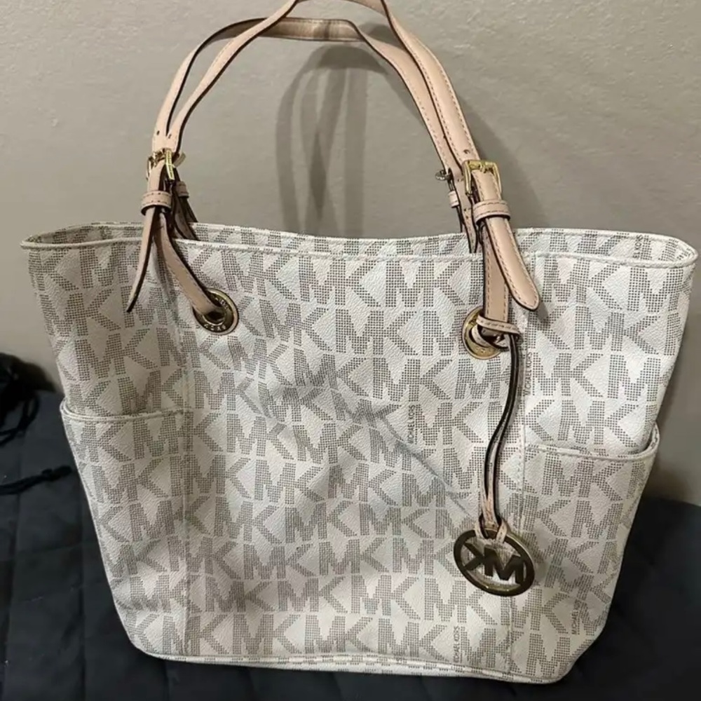 Michael Kors purse